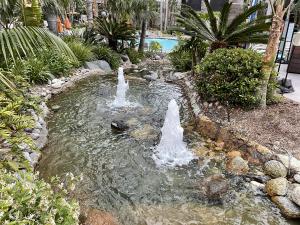 Marriott Marquis Marina - Pool and Garden