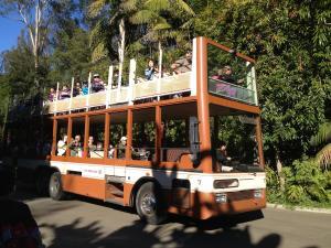 Guided Bus Tour - Wikipedia - by ray_explores
