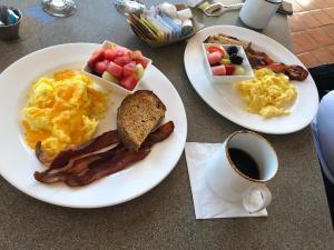 Santa Barbara Dining - The Roadhouse - Hilton
