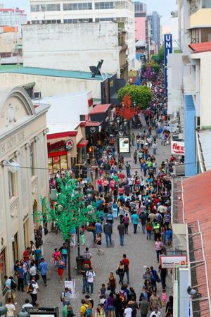 Ave Central (Colon) San Jose Costa Rica - by Cephas - Wikimedia